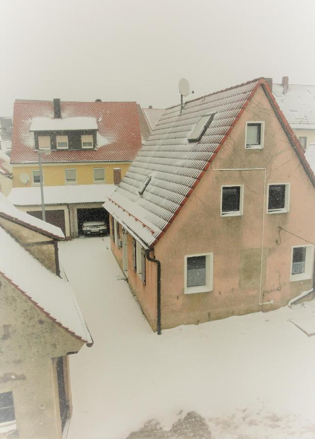 Ferien-Messe-Handwerkerwohnung-Haustiere Willkommen 佩格尼茨河畔劳夫 外观 照片